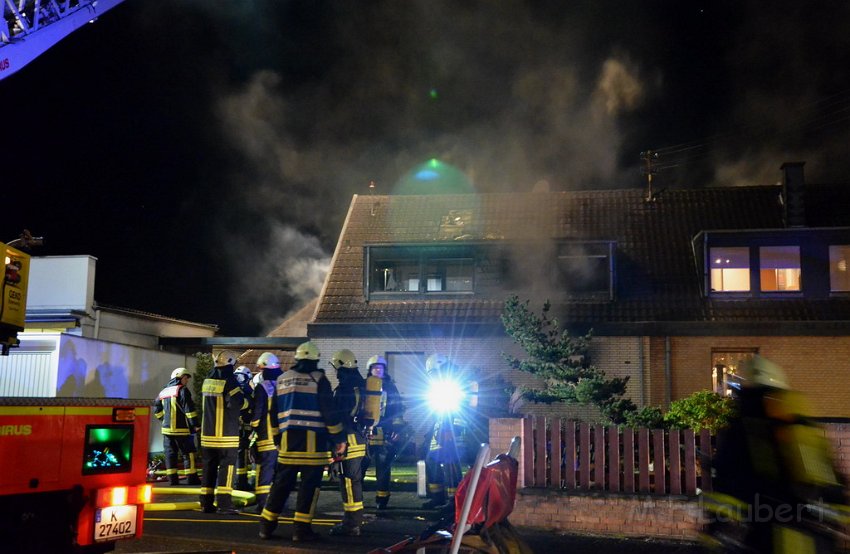 Feuer 4 Koeln Immendorf Giesdorfer Allee P128.JPG